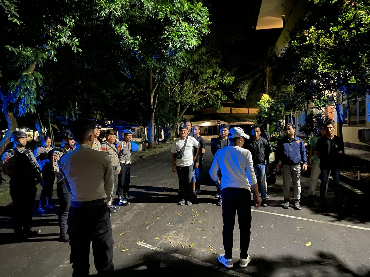 Tim UKL I Polda Gorontalo usai melakukan pengamanan terhadap terduga pelaku perjudian dengan berkedok lomba lari, Rabu (05/03/2025). (foto: istimewa)