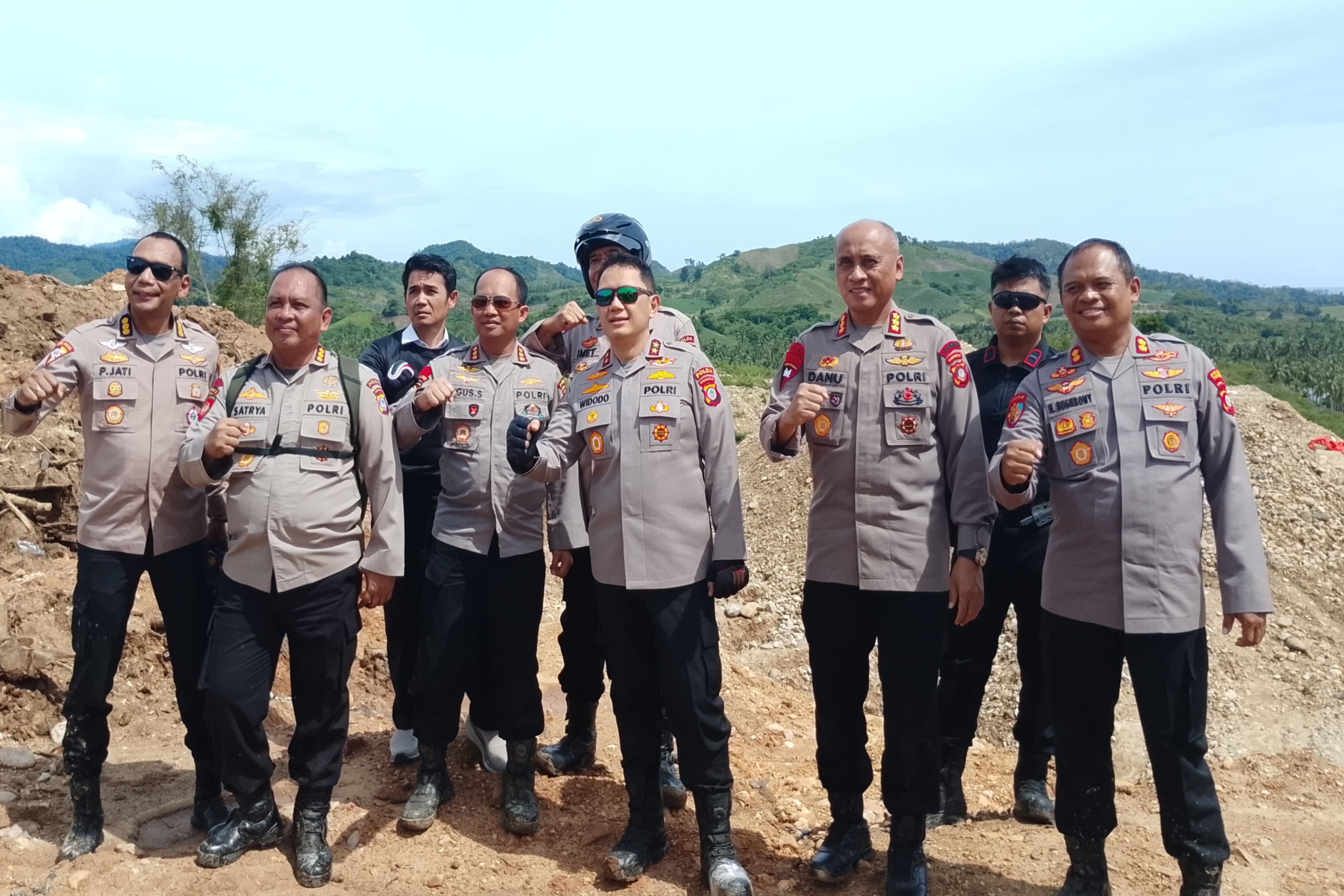 Kapolda Gorontalo saat turun kunjungan kerja ke PETI Pohuwato. Foto: Istimewa