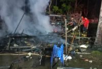 Salah satu rumah warga yang terbakar di Desa Palopo, kecamatan Marisa, kabupaten Pohuwato. Foto: Istimewa