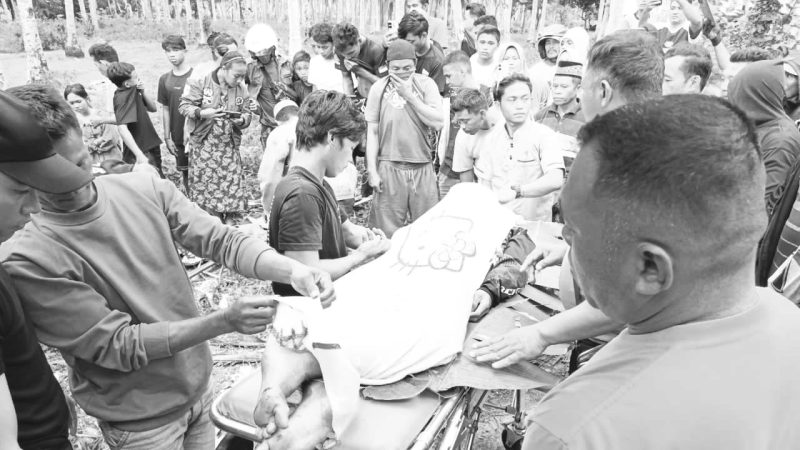Evakuasi korban laka lantas oleh satlantas Polres Pohuwato. Foto: Istw