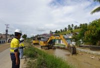 Pani Gold Mine telah melakukan pengerukan sedimentasi sepanjang 5 kilometer pada saluran irigasi Bendung Taluduyunu di Jalan Gunung Pani, Kabupaten Pohuwato, untuk membantu pengairan lahan pertanian seluas kira-kira 1.800 hektar. Foto: Istw