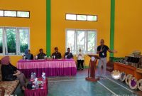 Manajer Perusahaan loka indah lestari (LIL), Bije Sitorus memberikan sambutan pada kegiatan pelatihan pemanfaatan limbah pertanian di Desa Damalo, Kecamatan Popayato, Kabupaten Pohuwato. Foto: Bercak.