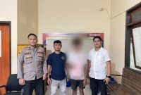 Satreskrim Polres Pohuwato menahan seorang pria berinisial ZT yang ditetapkan sebagai tersangka dalam perkara dugaan tindak pidana penganiayaan terhadap pria berinisial MVH di Desa Palopo, Kecamatan Marisa, Kabupaten Pohuwato.Polres Pohuwato