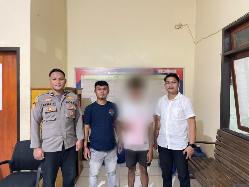 Satreskrim Polres Pohuwato menahan seorang pria berinisial ZT yang ditetapkan sebagai tersangka dalam perkara dugaan tindak pidana penganiayaan terhadap pria berinisial MVH di Desa Palopo, Kecamatan Marisa, Kabupaten Pohuwato.Polres Pohuwato