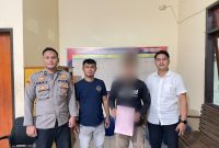 Tersangka dugaan pengancaman terhadap seorang wartawan di tahan oleh polres pohuwato. foto: Humas Polres Pohuwato